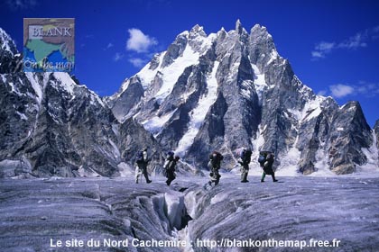 Fond d'écran montagnes du Cachemire